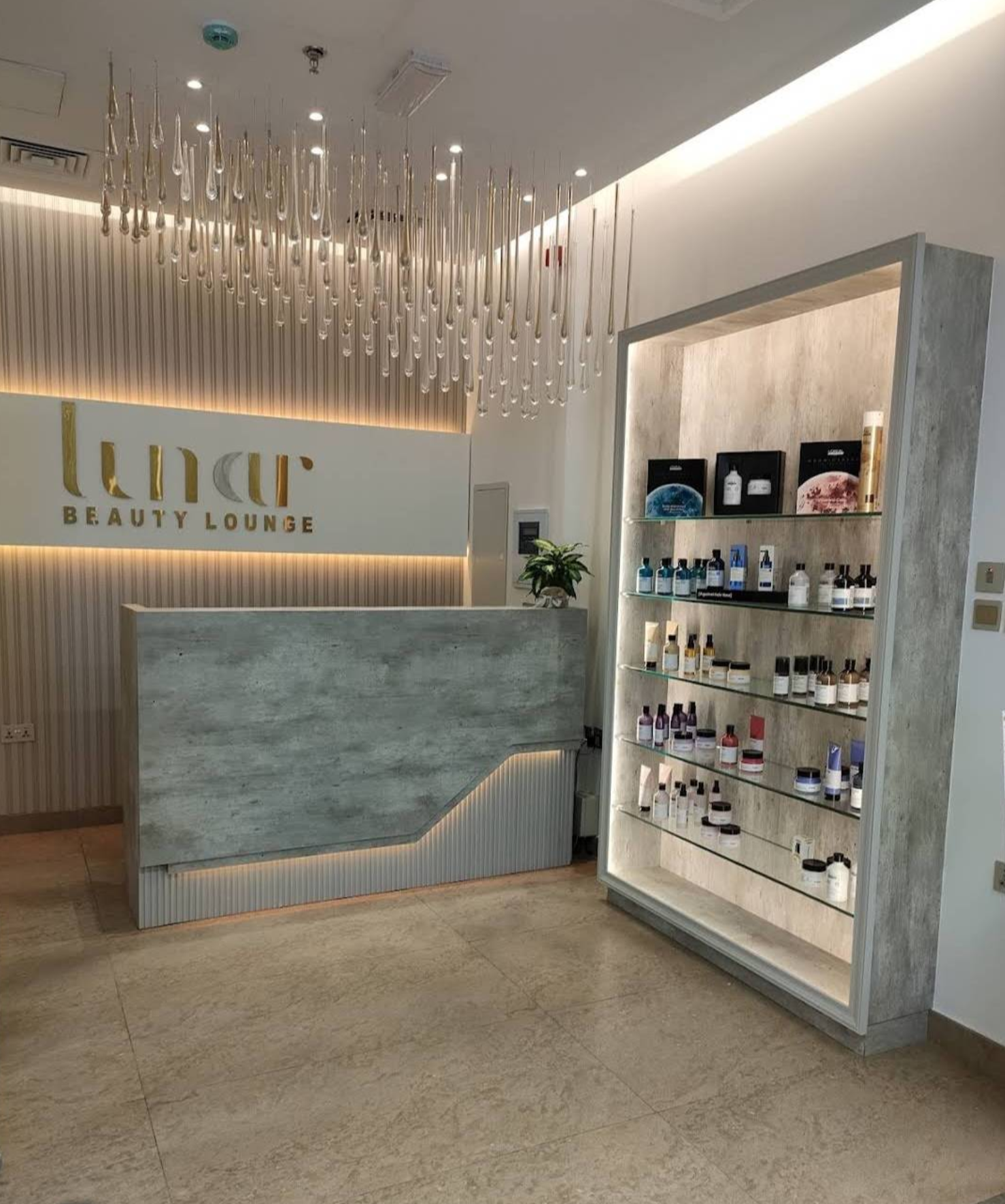 Salon entrance
